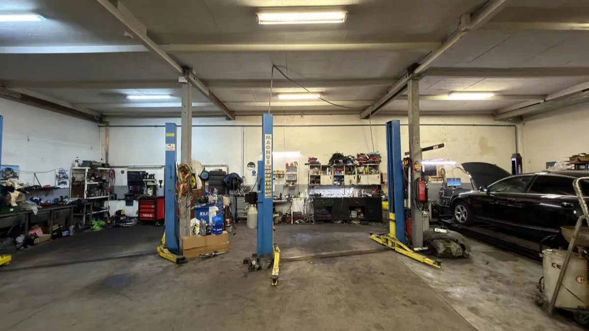 Pronájem komerční nemovitosti · Autoservis · 388 m²