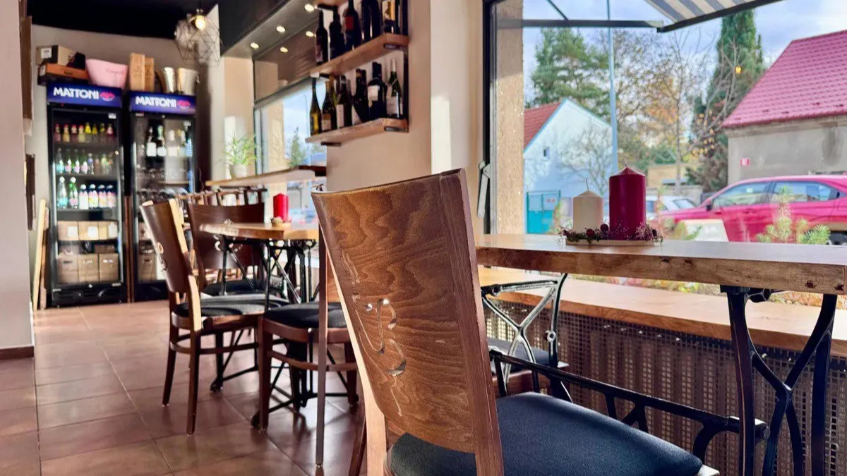 Pronájem komerční nemovitosti · Obchodní prostor · 45 m²