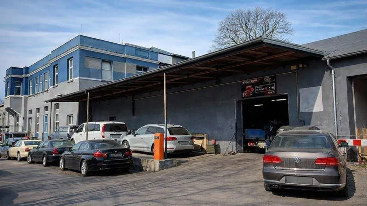 Pronájem komerční nemovitosti · Autoservis · 388 m²