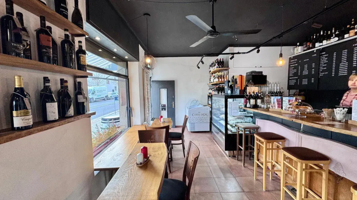 Pronájem komerční nemovitosti · Obchodní prostor · 45 m²