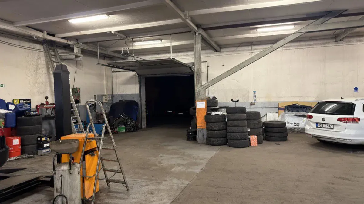 Pronájem komerční nemovitosti · Autoservis · 388 m²