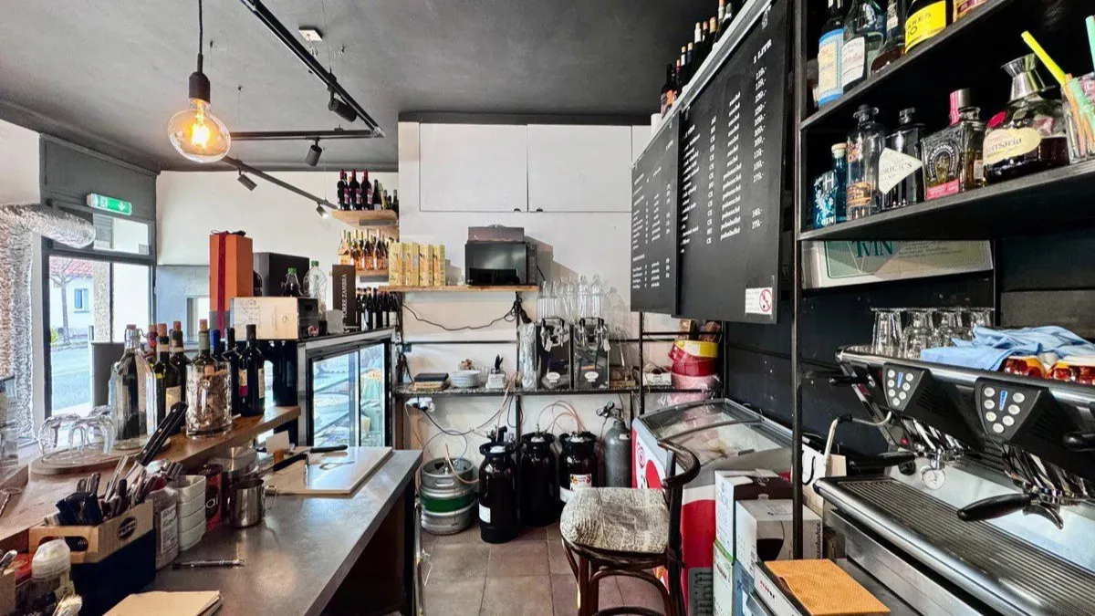 Pronájem komerční nemovitosti · Obchodní prostor · 45 m²