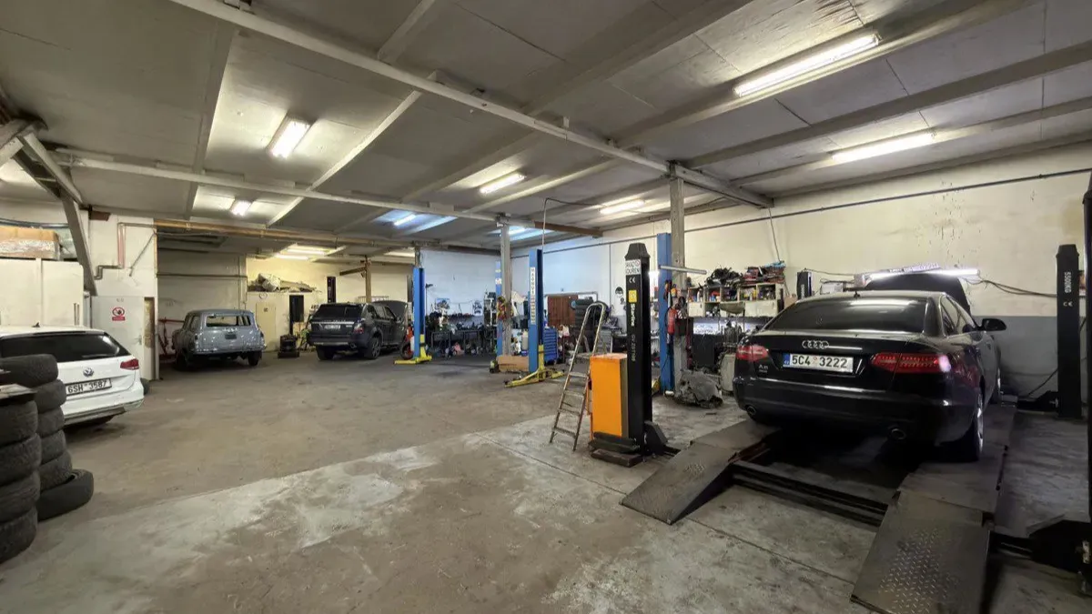 Pronájem komerční nemovitosti · Autoservis · 388 m²