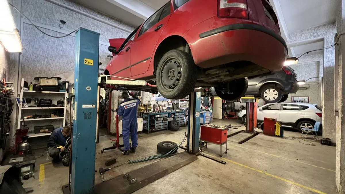 Prodej komerční nemovitosti · Autoservis · 700 m²
