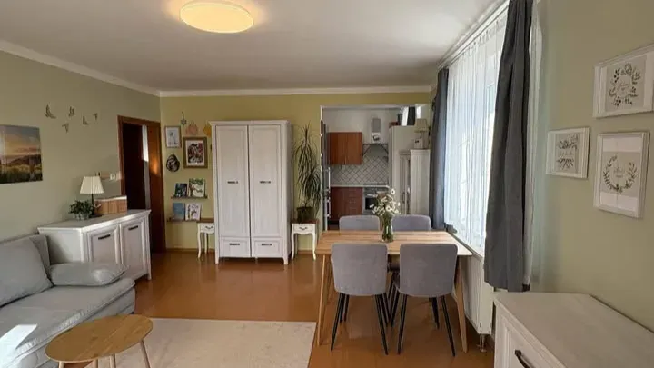 Prodej hezkého bytu 2+kk 61m2 se zimní zahradou a terasou